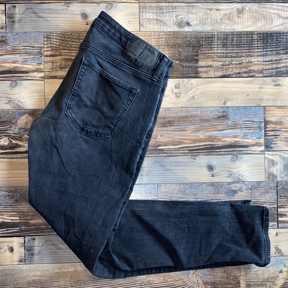 American Eagle Outfitters Black Wash Skinny Jeans size 33x32